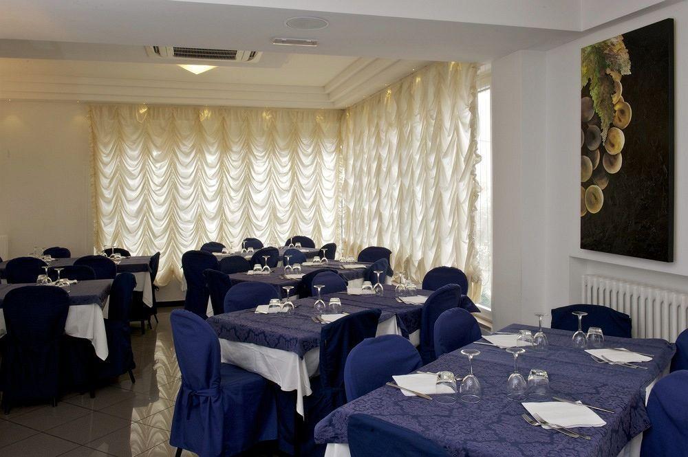 Hotel Mediterraneo Pesaro Exterior foto