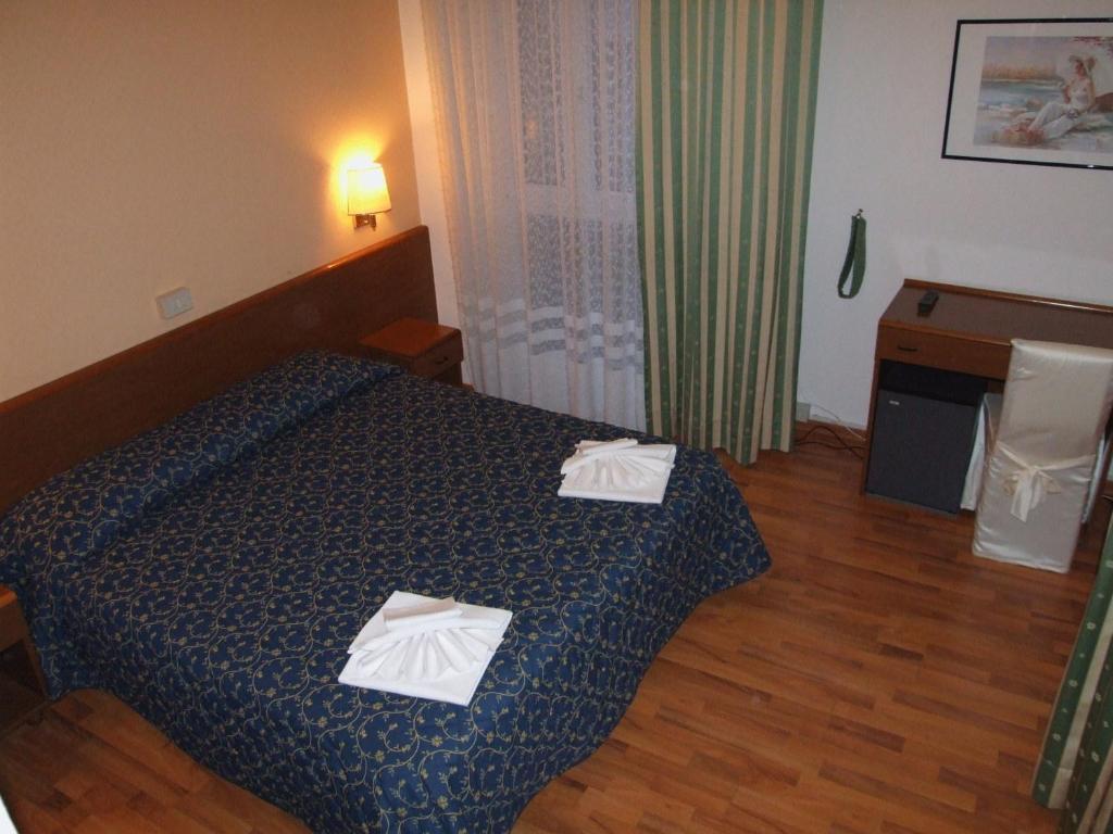 Hotel Mediterraneo Pesaro Exterior foto
