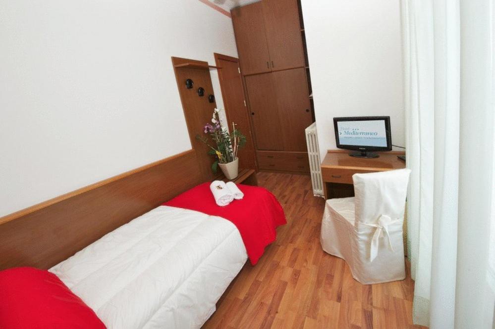 Hotel Mediterraneo Pesaro Zimmer foto